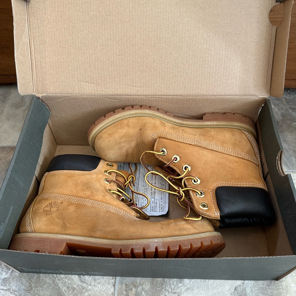 Timberland Wheat and Black Leather Boots
